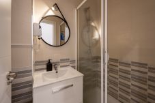 Rent by room in Madrid - M (SBE106)Madrid: habitación con comodidad y zona