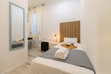Rent by room in Madrid - M (SBE109)Singapur: habitación con comodidad y zon