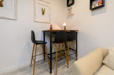 Rent by room in Madrid - M (SBE109)Singapur: habitación con comodidad y zon