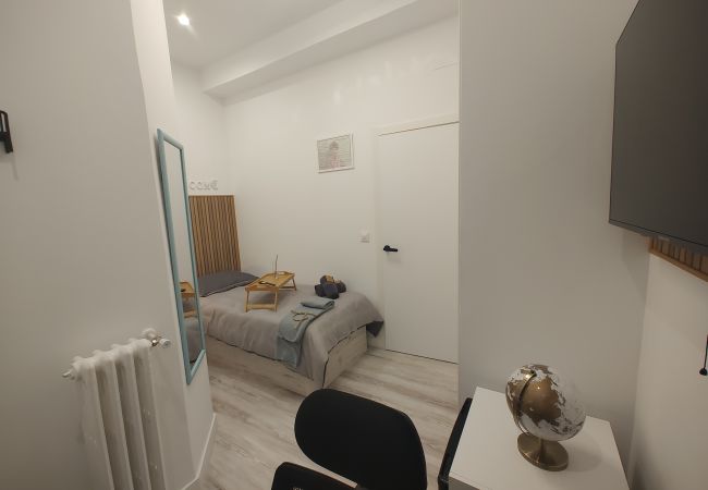 Rent by room in Madrid - M (SBE1010) Berlín: habitación con comodidad y zo