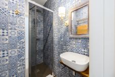 Apartment in Madrid - M (SFU72)Moderno piso de 1 dormitorio con terraza