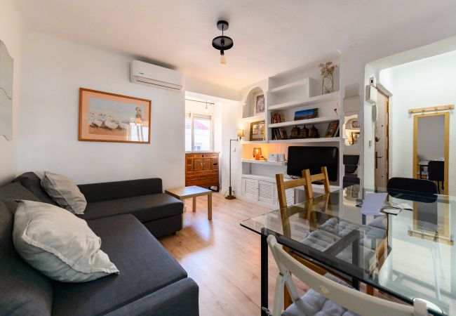 Apartment in Madrid - M (POR183D) Amplio piso 2 dormitorios en La Latina