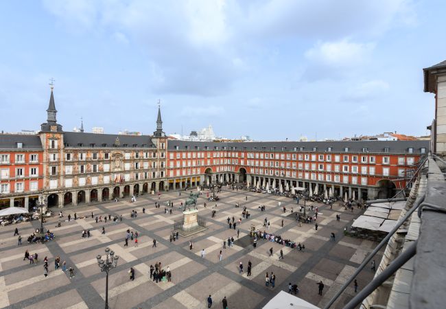 Apartment in Madrid - M (TOL241) Espectacular Piso en la Plaza Mayor